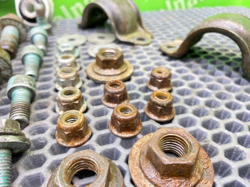 Болты подвески, 2000 рублей, Калининград