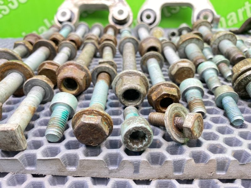 Болты подвески, 2000 рублей, Калининград