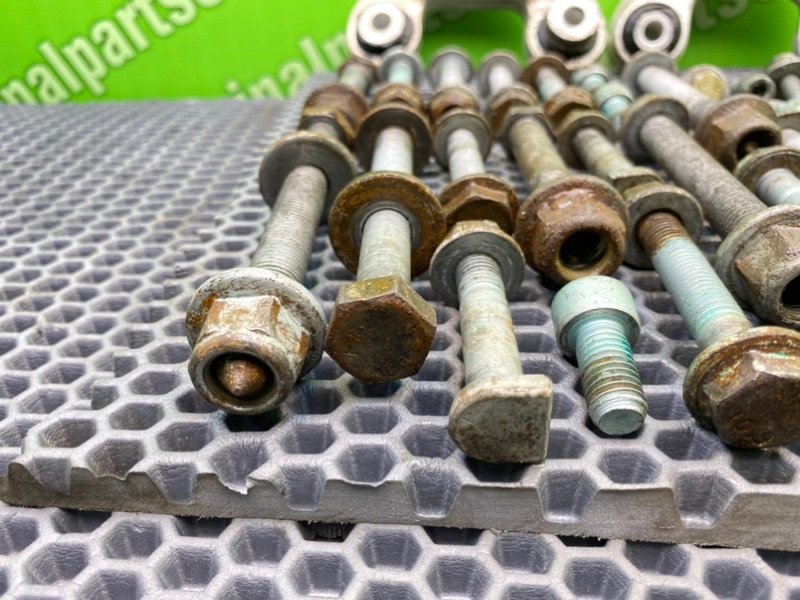 Болты подвески, 2000 рублей, Калининград