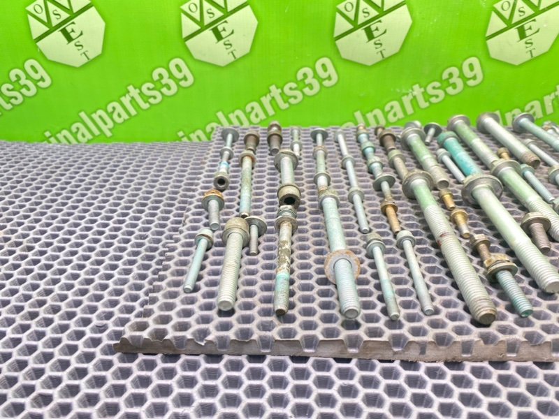 Болты двигателя, 2000 рублей, Калининград