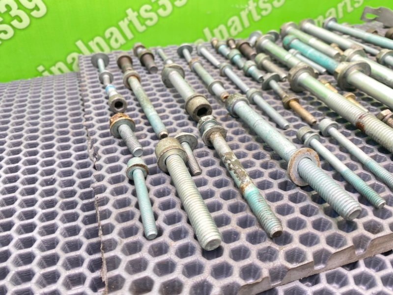 Болты двигателя, 2000 рублей, Калининград