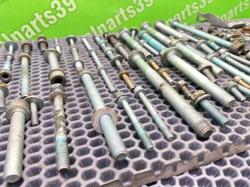 Болты двигателя, 2000 рублей, Калининград