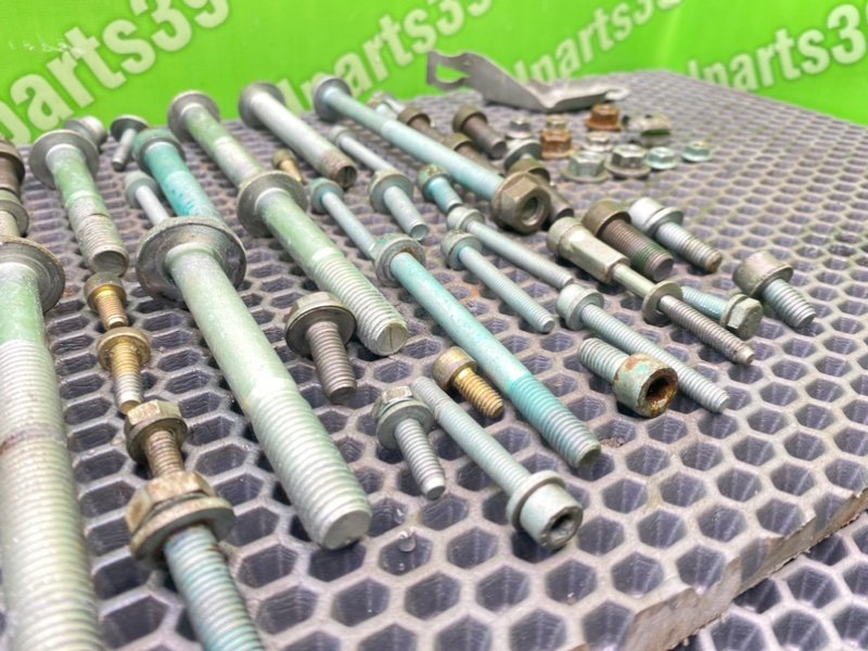 Болты двигателя, 2000 рублей, Калининград