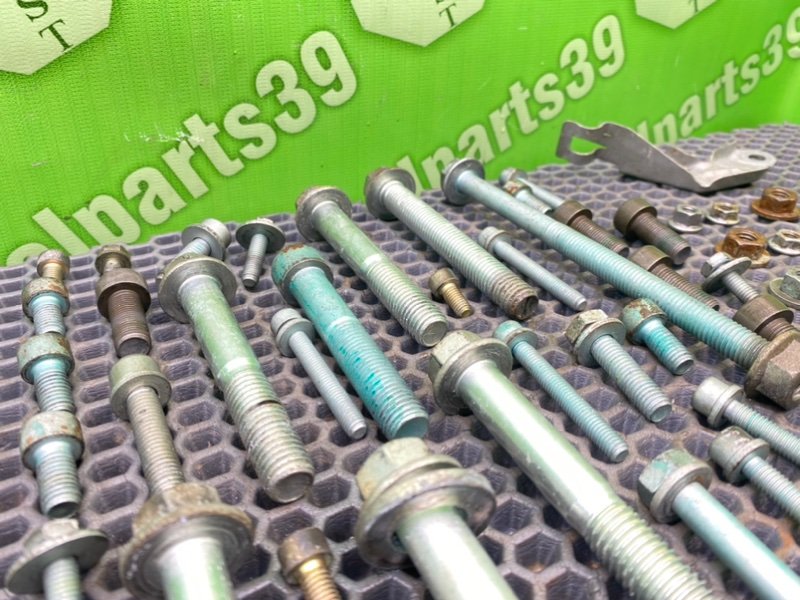 Болты двигателя, 2000 рублей, Калининград