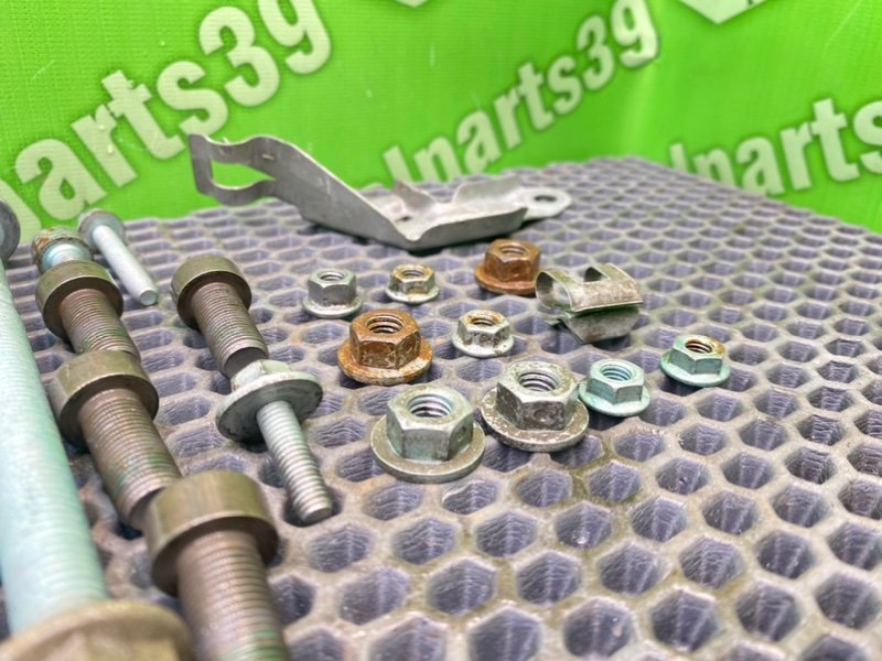 Болты двигателя, 2000 рублей, Калининград