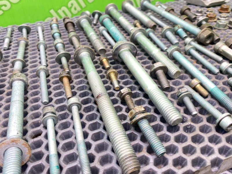 Болты двигателя, 2000 рублей, Калининград