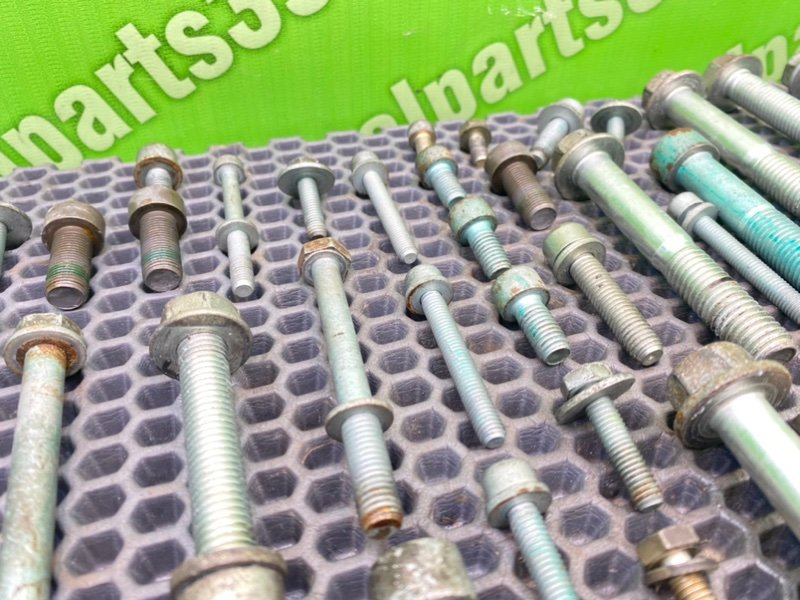 Болты двигателя, 2000 рублей, Калининград