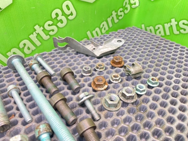 Болты двигателя, 2000 рублей, Калининград