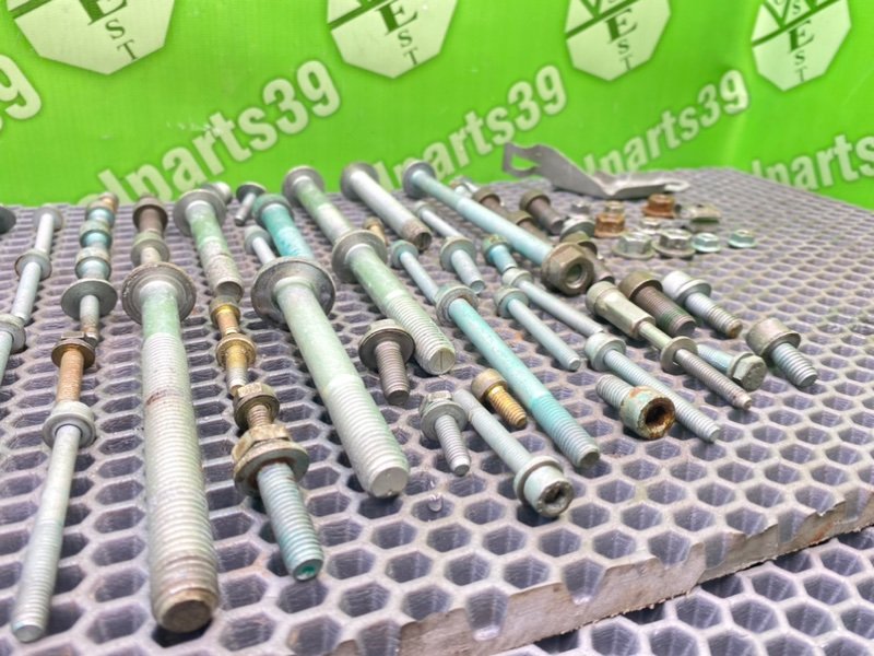 Болты двигателя, 2000 рублей, Калининград