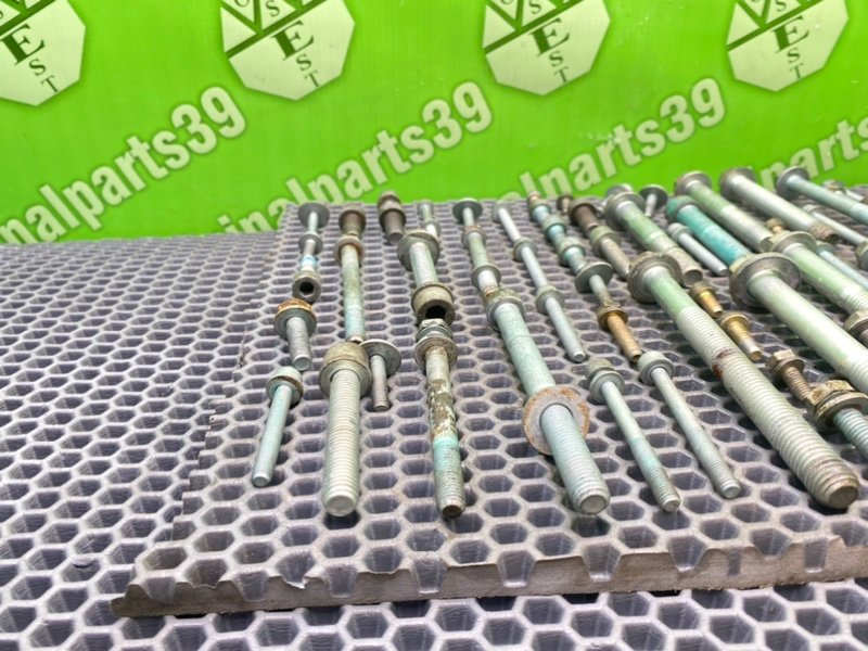 Болты двигателя, 2000 рублей, Калининград