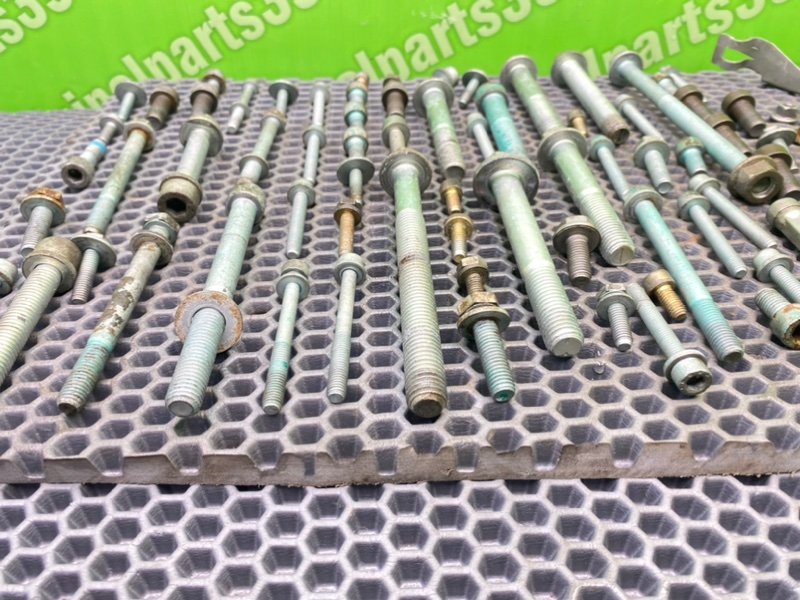 Болты двигателя, 2000 рублей, Калининград