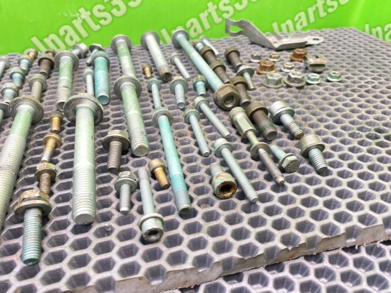 Болты двигателя, 2000 рублей, Калининград