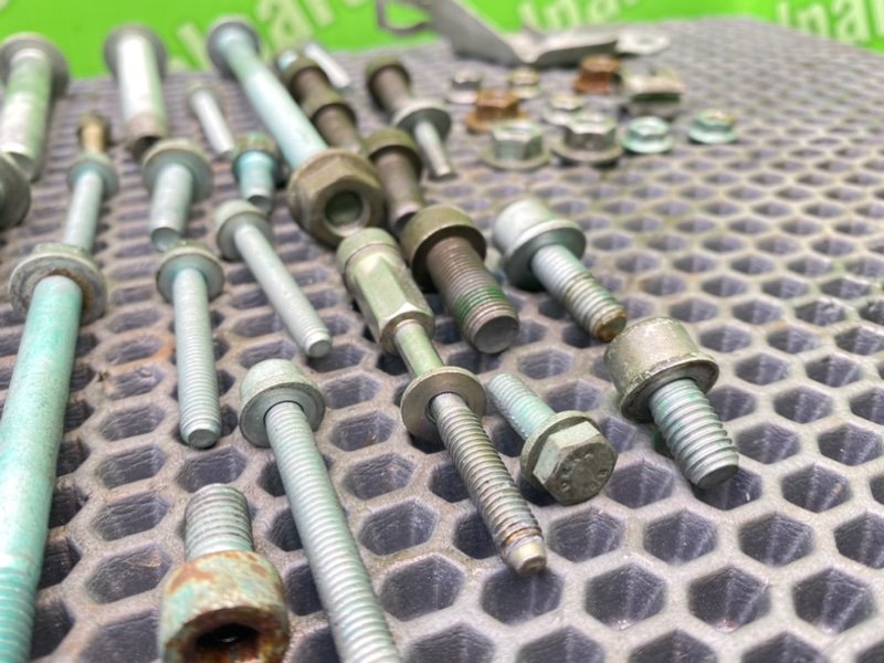 Болты двигателя, 2000 рублей, Калининград