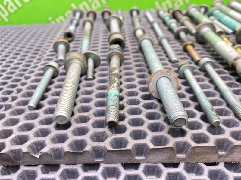 Болты двигателя, 2000 рублей, Калининград