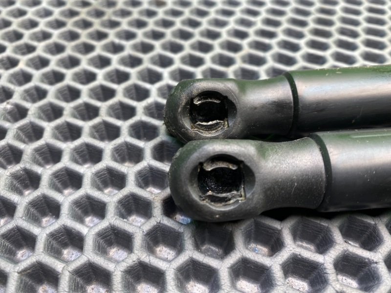 Амортизатор капота, 1400 рублей, Калининград