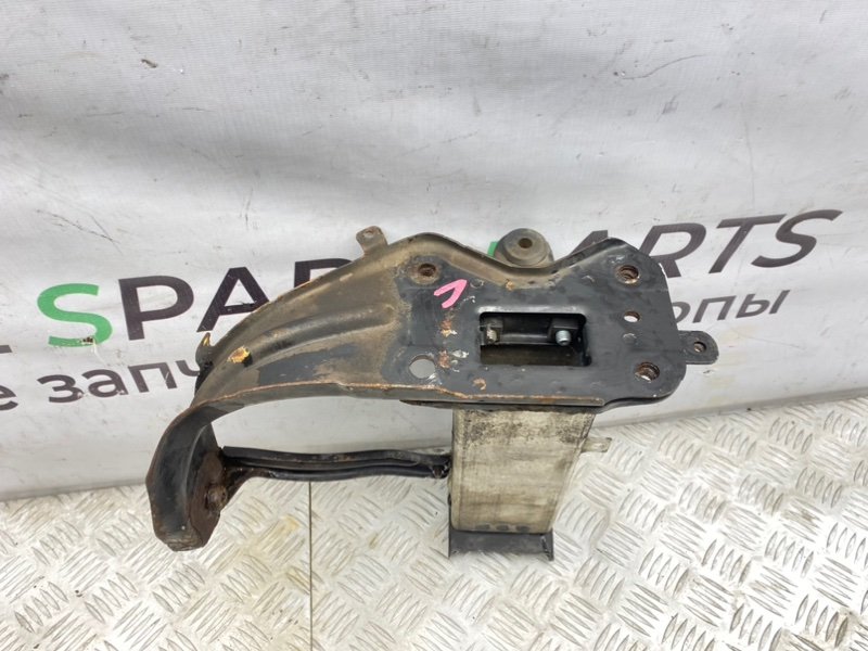 Кронштейн усилителя бампера, 1600 рублей, Калининград