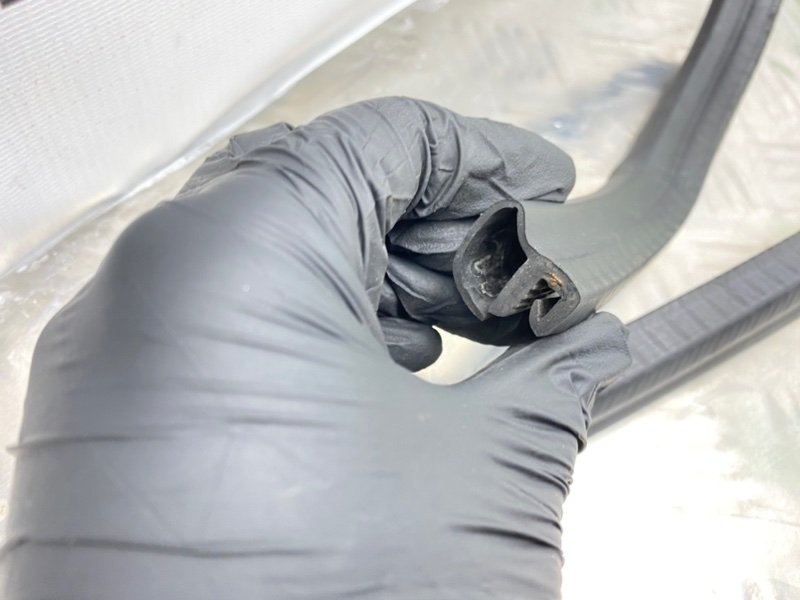 Уплотнители капота, 2600 рублей, Калининград