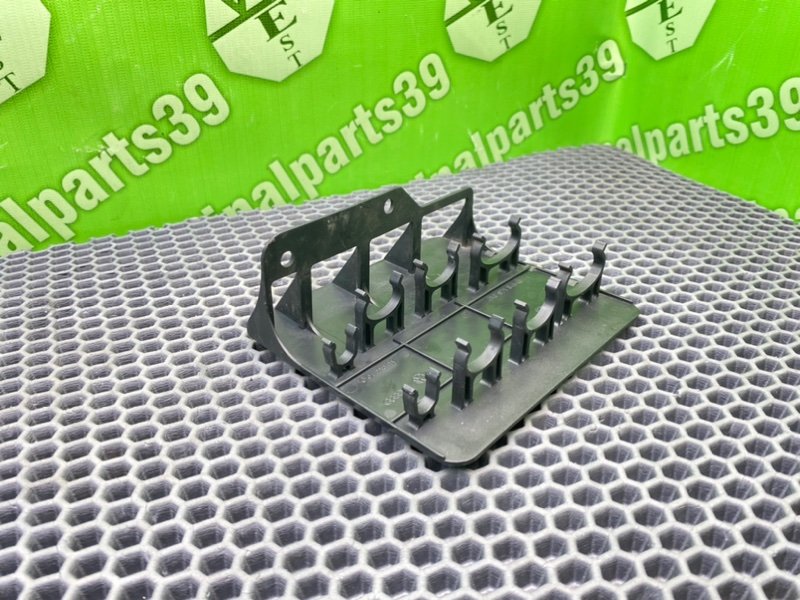 Кронштейн, 900 рублей, Калининград