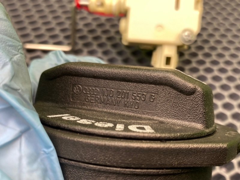 Лючок бензобака, 1000 рублей, Калининград