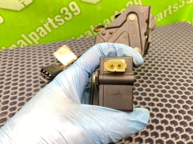 Замок стекла багажника, 1500 рублей, Калининград