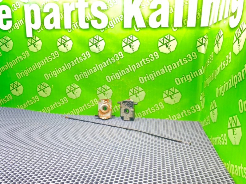 Замки капота, 2300 рублей, Калининград