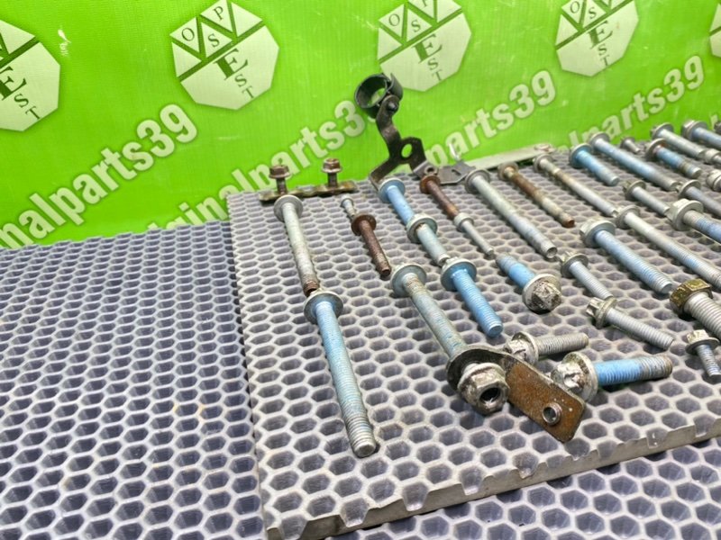 Болты двигателя, 2000 рублей, Калининград