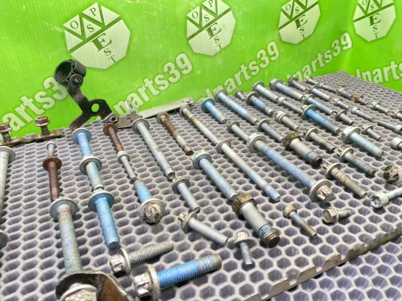 Болты двигателя, 2000 рублей, Калининград