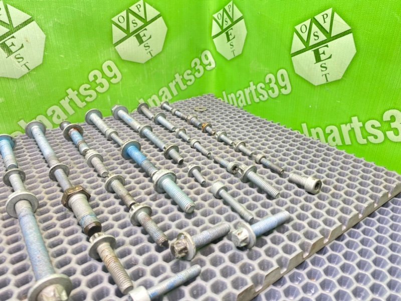 Болты двигателя, 2000 рублей, Калининград