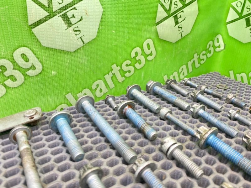 Болты двигателя, 2000 рублей, Калининград