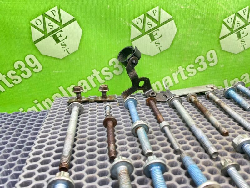 Болты двигателя, 2000 рублей, Калининград