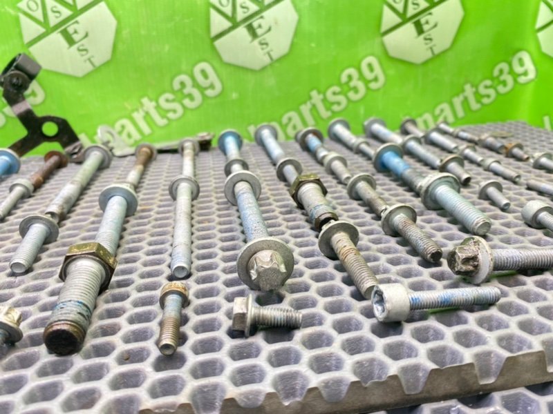 Болты двигателя, 2000 рублей, Калининград