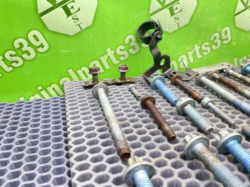 Болты двигателя, 2000 рублей, Калининград