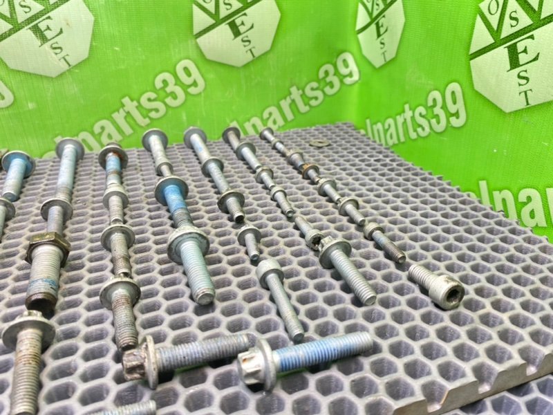 Болты двигателя, 2000 рублей, Калининград