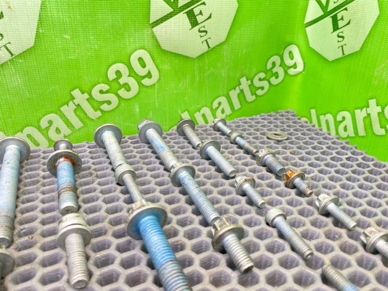 Болты двигателя, 2000 рублей, Калининград