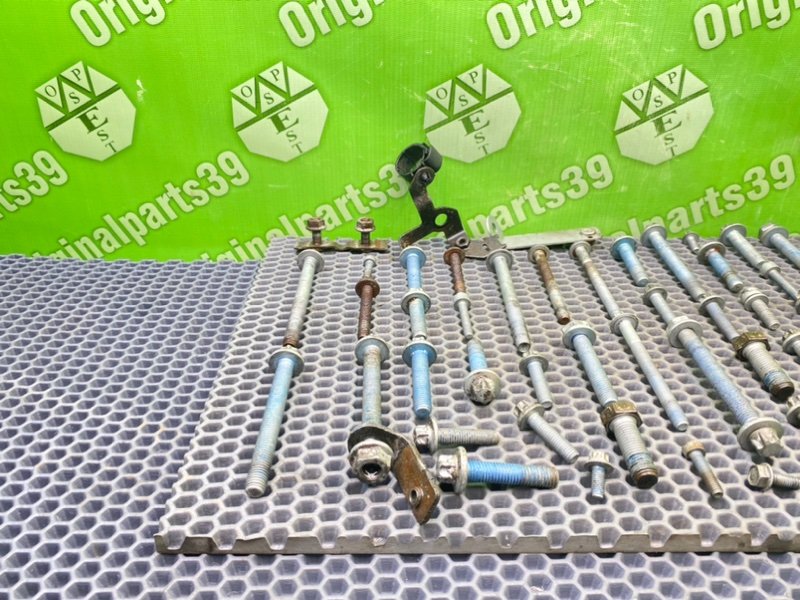 Болты двигателя, 2000 рублей, Калининград