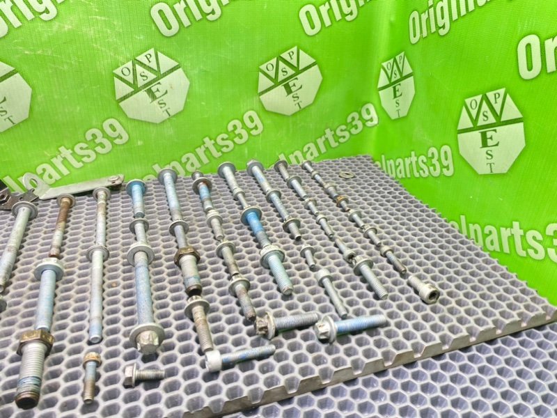 Болты двигателя, 2000 рублей, Калининград