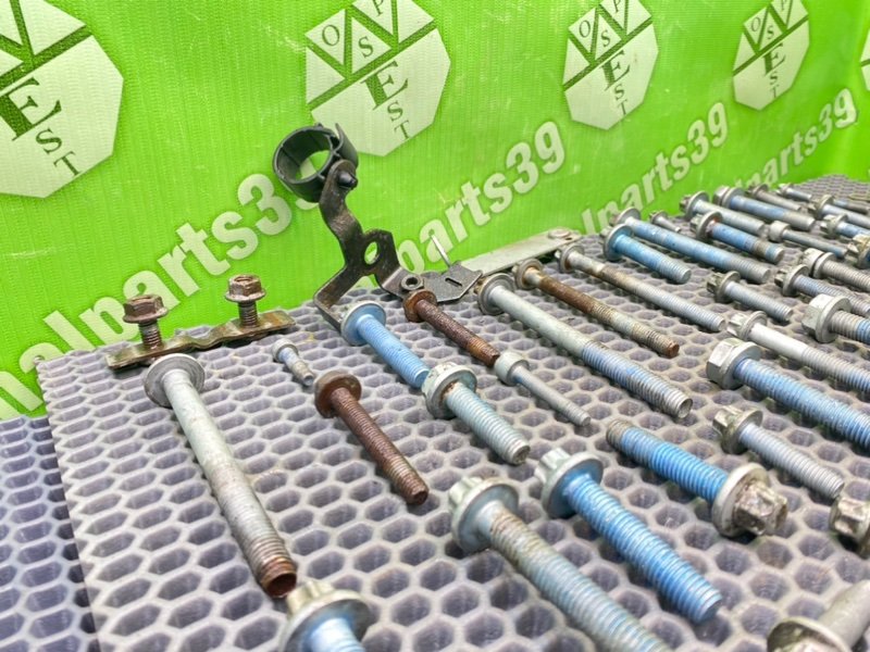 Болты двигателя, 2000 рублей, Калининград