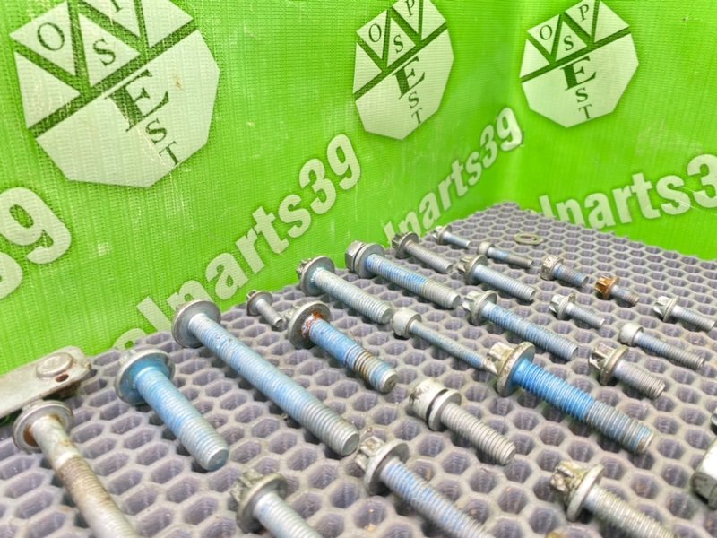 Болты двигателя, 2000 рублей, Калининград