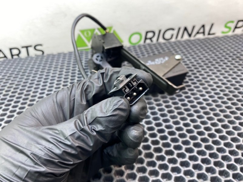 Замок стекла багажника, 1600 рублей, Калининград