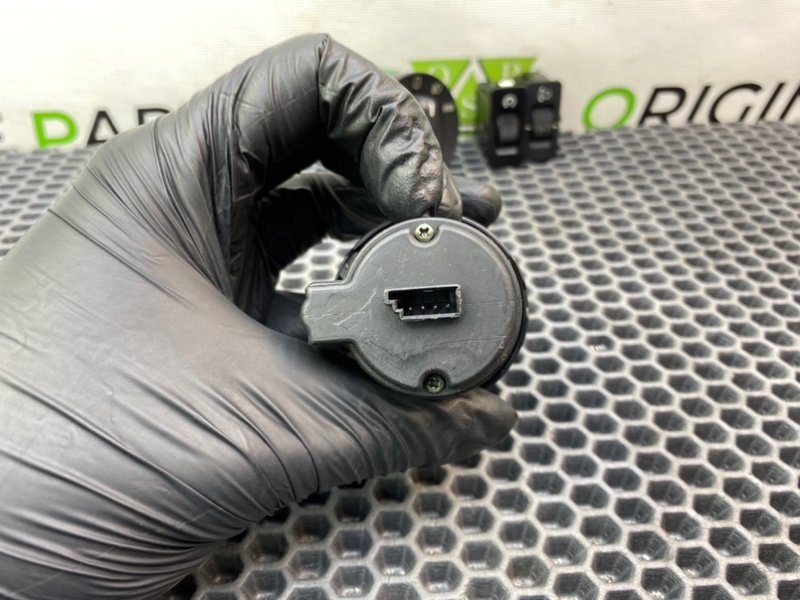 Тумблер света, 1600 рублей, Калининград