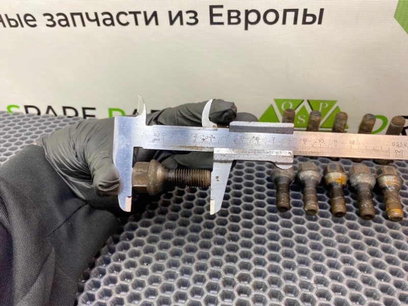 Колесные болты, 2000 рублей, Тверь