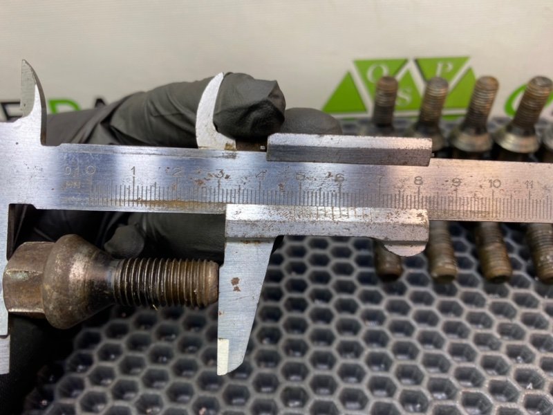 Колесные болты, 2000 рублей, Тверь