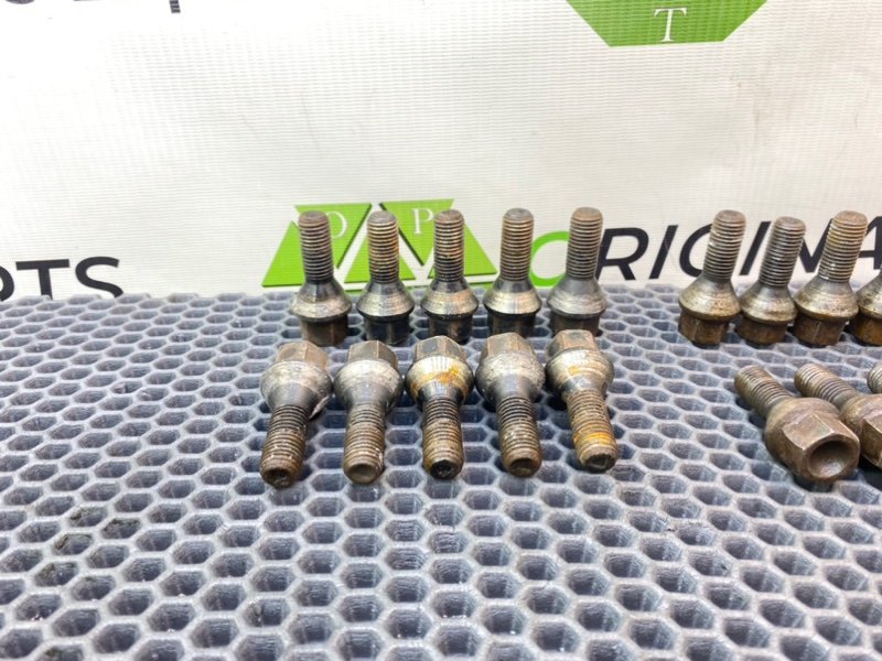 Колесные болты, 2000 рублей, Тверь