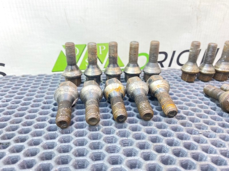 Колесные болты, 2000 рублей, Тверь