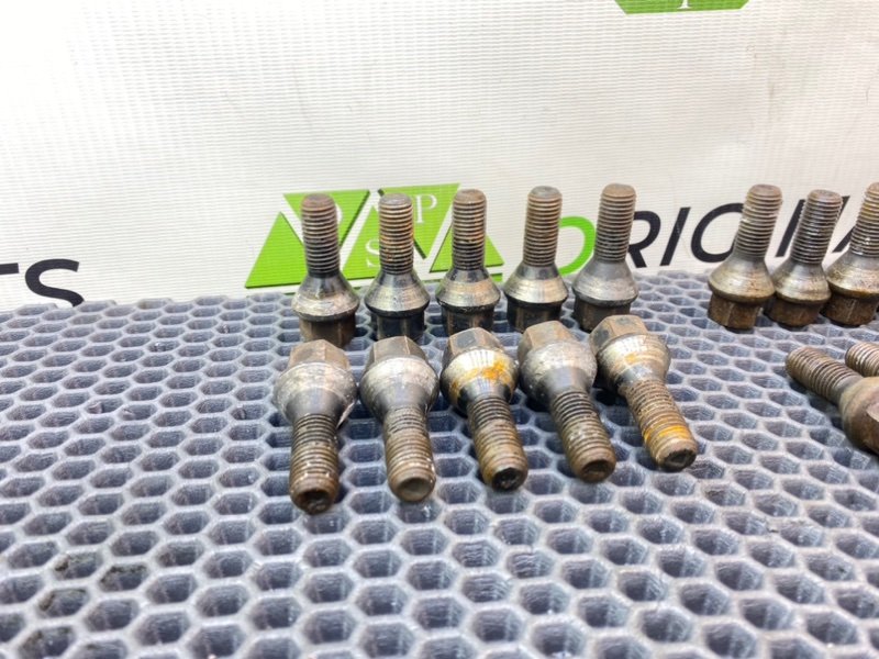 Колесные болты, 2000 рублей, Тверь