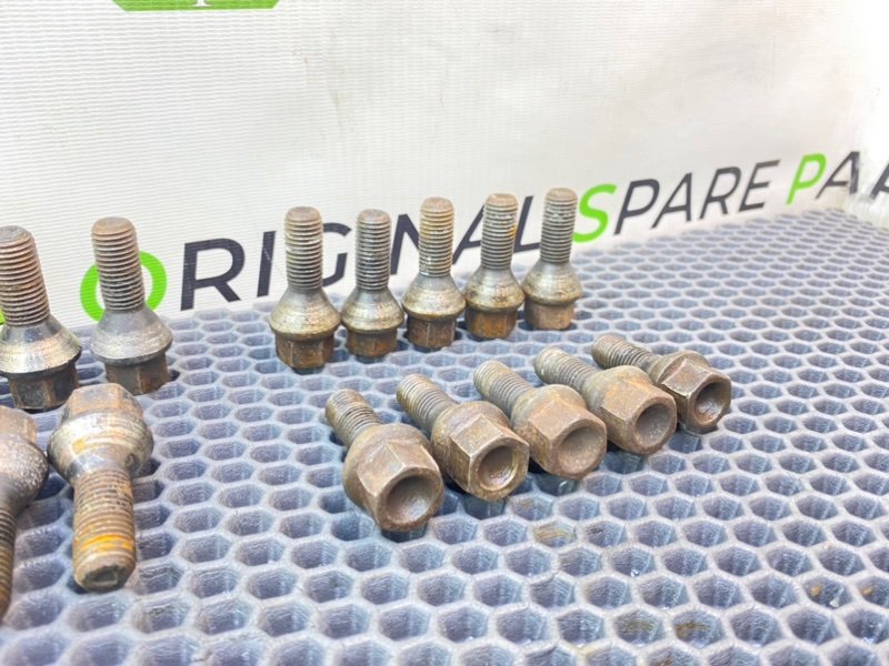 Колесные болты, 2000 рублей, Тверь