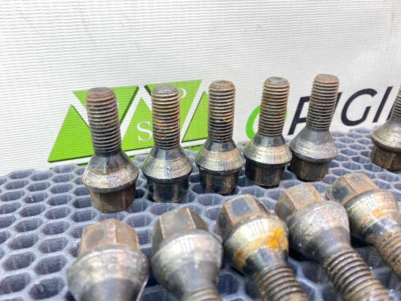 Колесные болты, 2000 рублей, Тверь