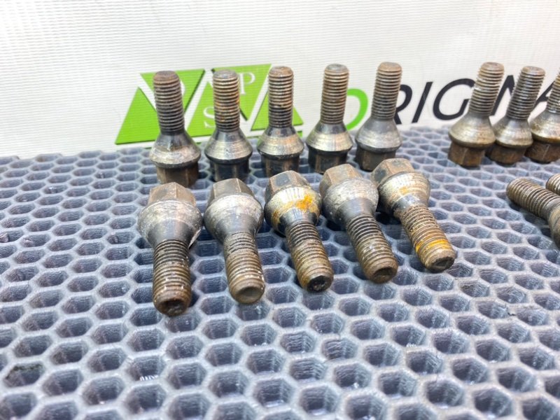 Колесные болты, 2000 рублей, Тверь