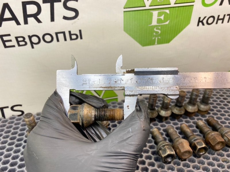 Колесные болты, 2000 рублей, Тверь