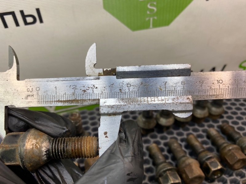 Колесные болты, 2000 рублей, Тверь